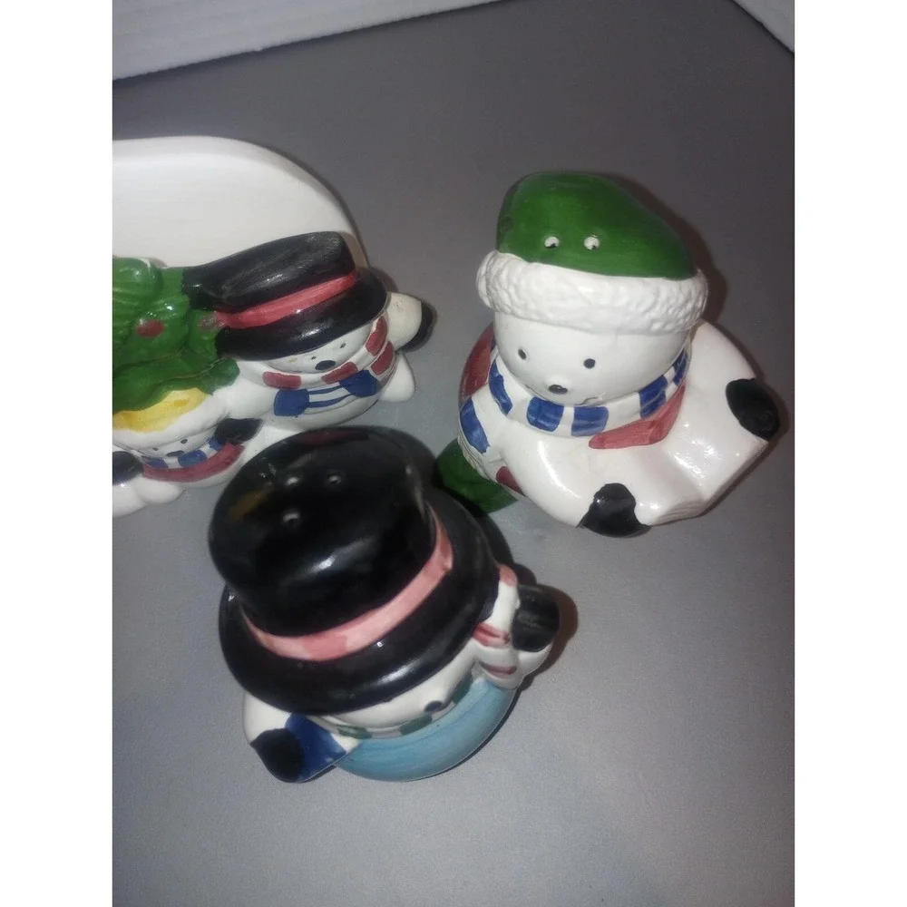 Snowmen In Scarfs Salt And Pepper‎ Shakers With Napkin Holder